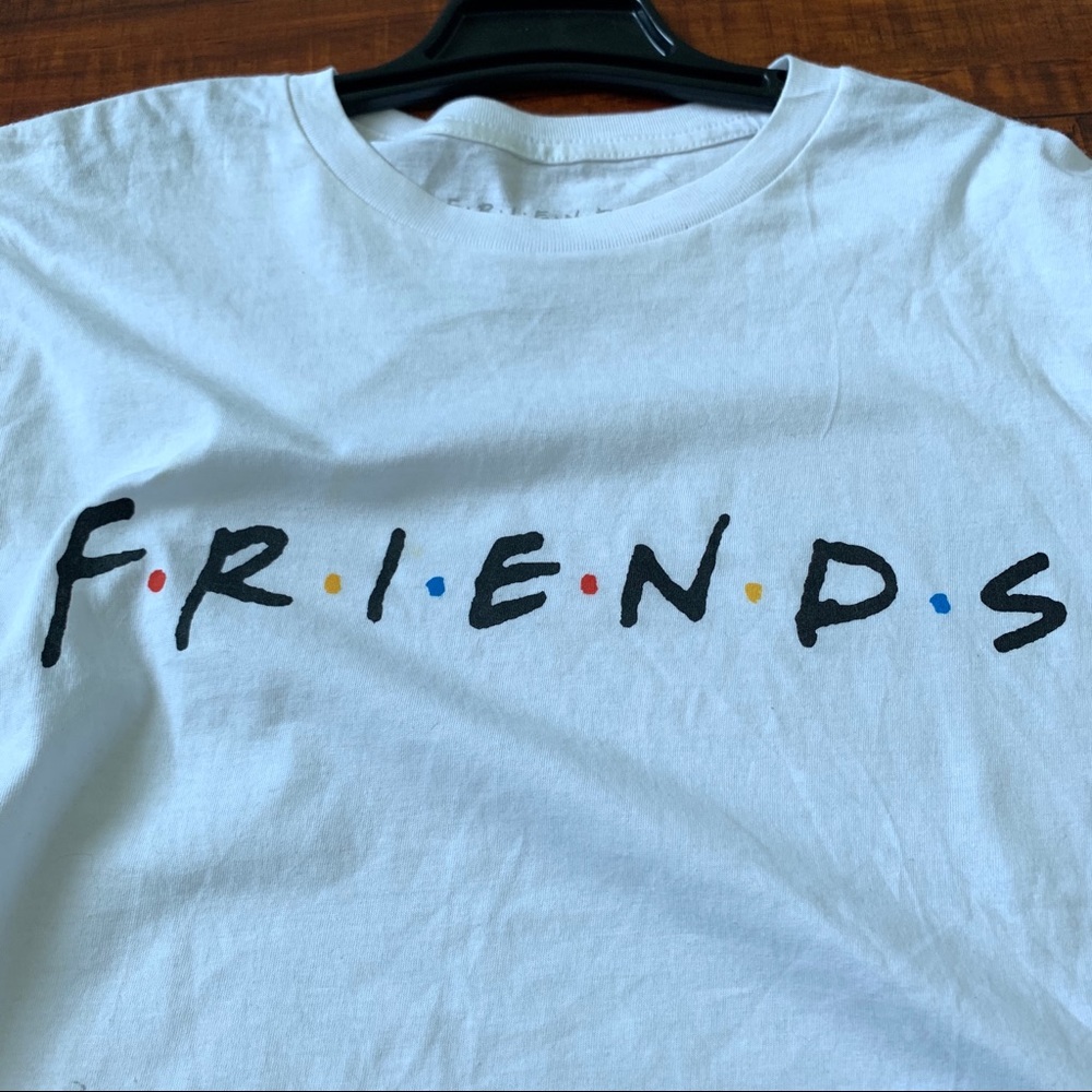 FRIENDS White Crop Top